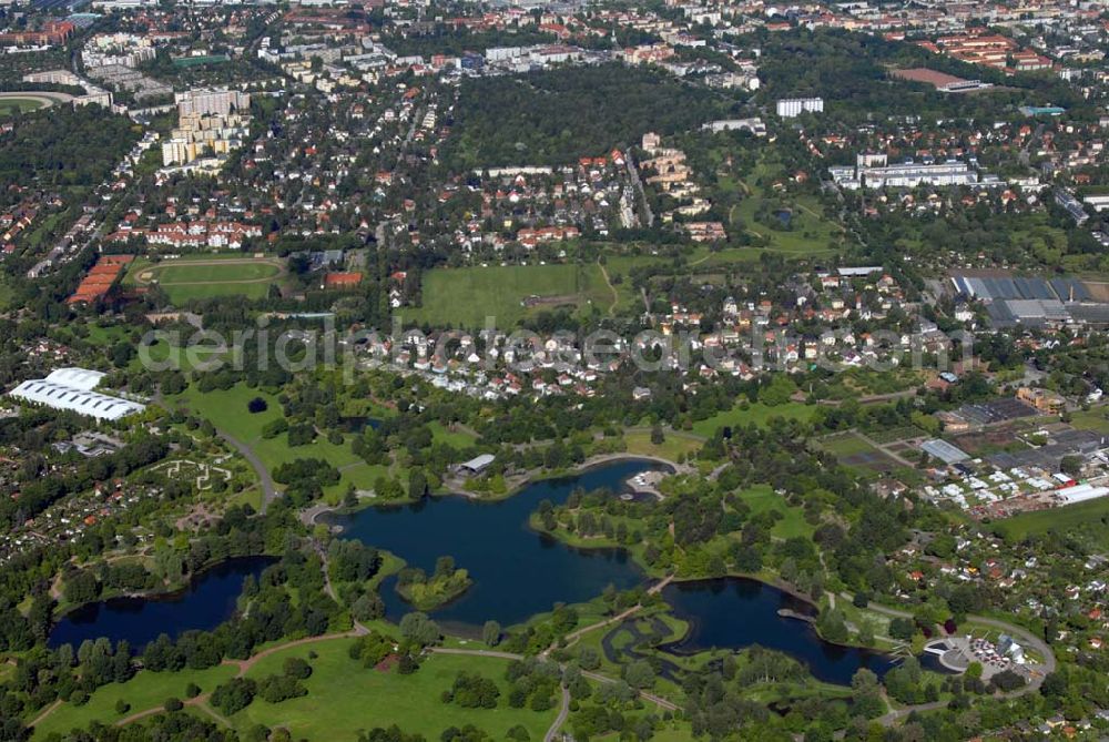 Aerial image Berlin-Britz - Blick auf die Wohngebiete am Britzer Garten in Berlin-Britz