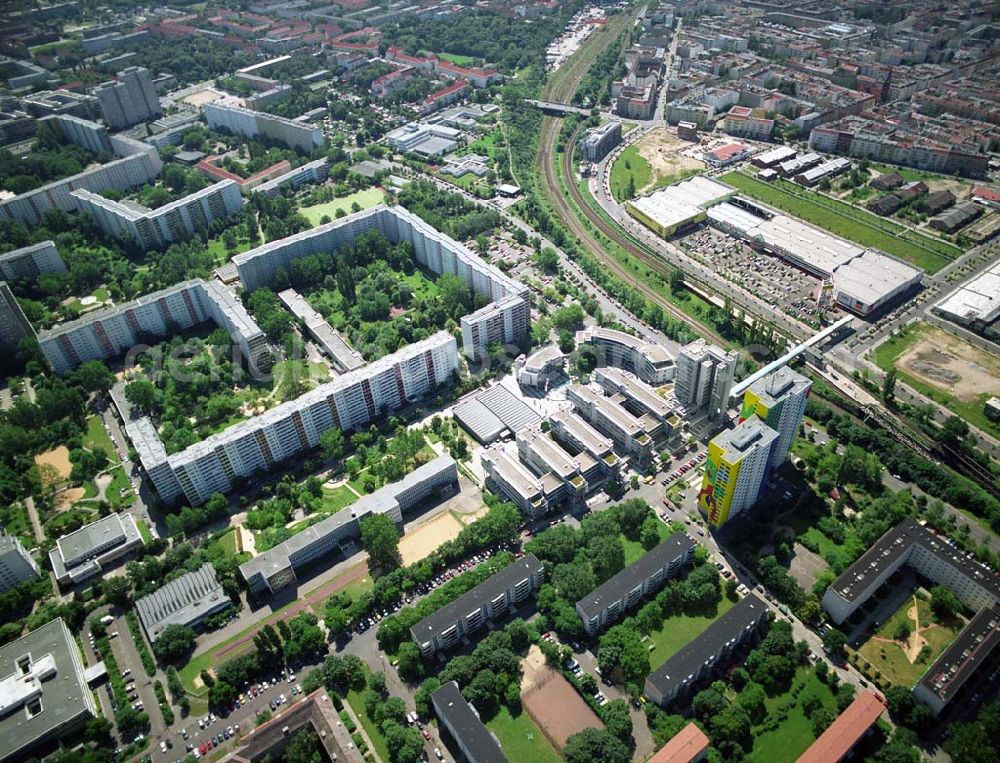 Berlin from the bird's eye view: Blick auf das Büro- und Geschäftshausareal Storkower Bogen der Jost Hurler Beteiligungs- und Verwaltungsgesellschaft GmbH an der Storkower Strasse 207 in 10369 Berlin.