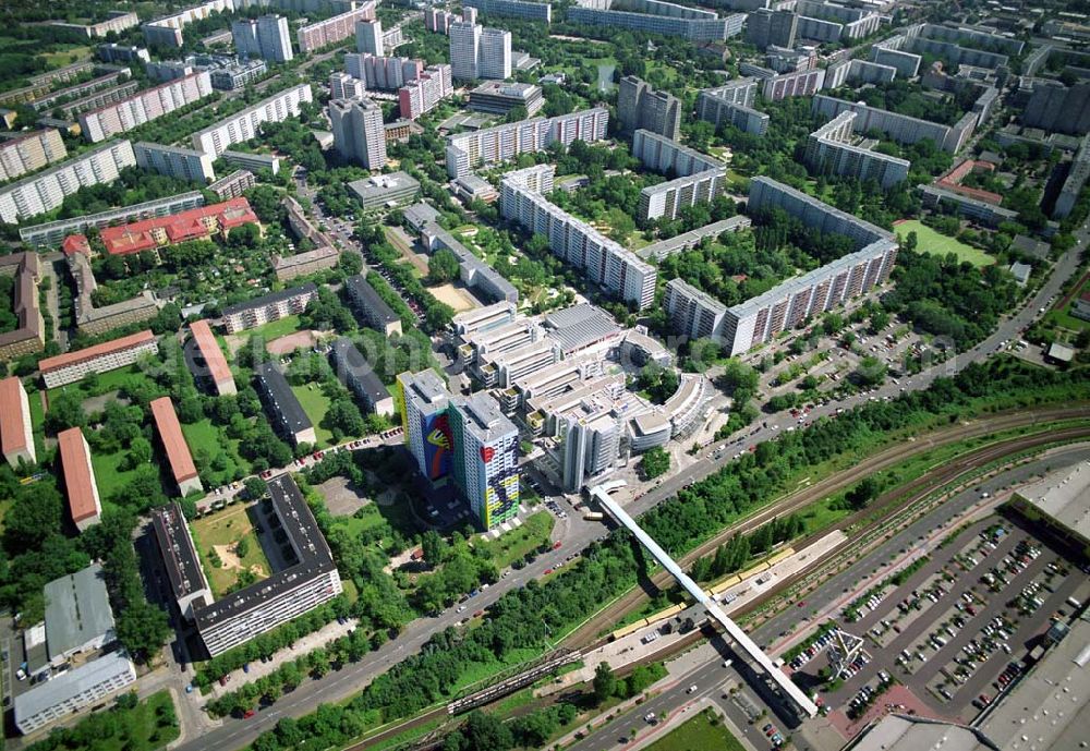 Aerial photograph Berlin - Blick auf das Büro- und Geschäftshausareal Storkower Bogen der Jost Hurler Beteiligungs- und Verwaltungsgesellschaft GmbH an der Storkower Strasse 207 in 10369 Berlin.