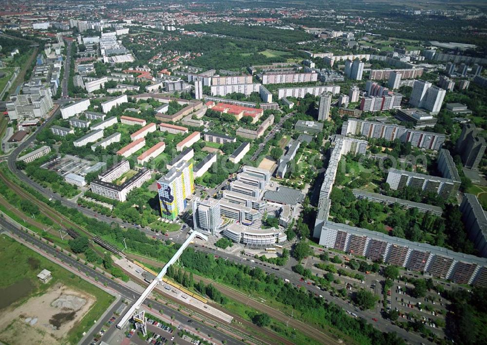 Berlin from above - Blick auf das Büro- und Geschäftshausareal Storkower Bogen der Jost Hurler Beteiligungs- und Verwaltungsgesellschaft GmbH an der Storkower Strasse 207 in 10369 Berlin.