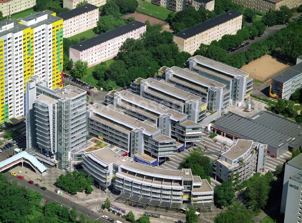 Berlin from the bird's eye view: Blick auf das Büro- und Geschäftshausareal Storkower Bogen der Jost Hurler Beteiligungs- und Verwaltungsgesellschaft GmbH an der Storkower Strasse 207 in 10369 Berlin.