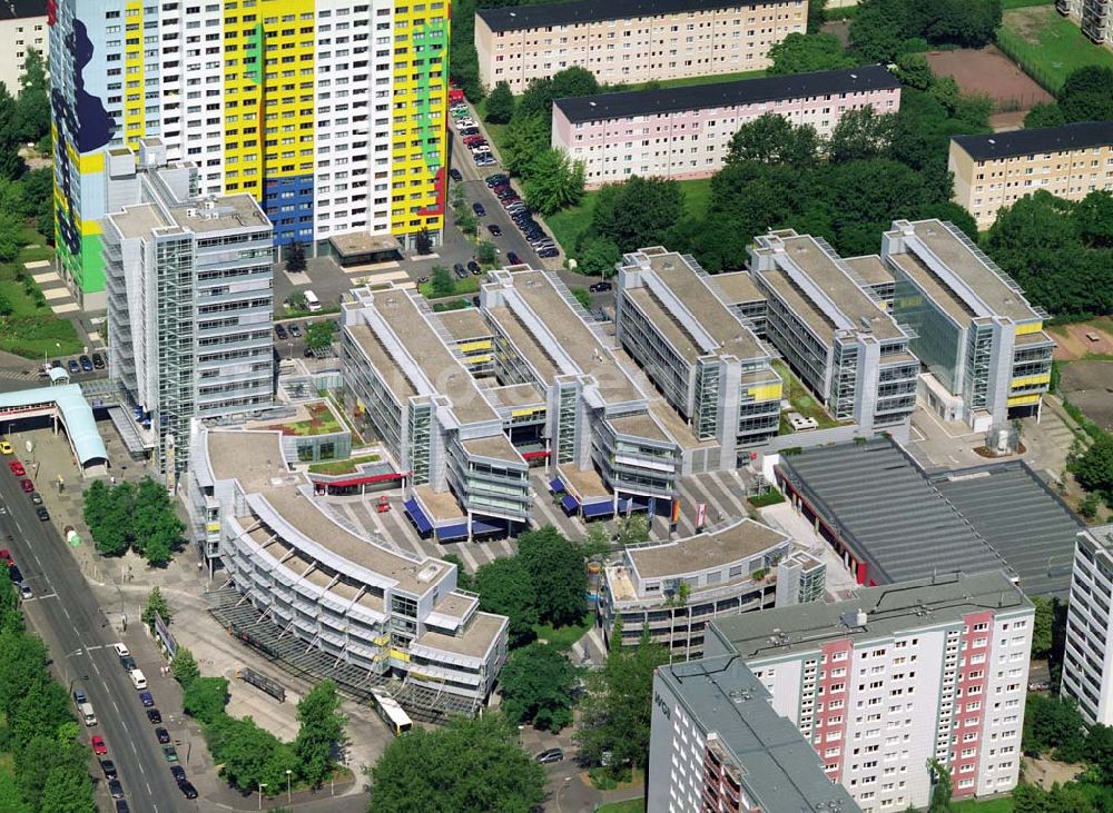 Aerial image Berlin - Blick auf das Büro- und Geschäftshausareal Storkower Bogen der Jost Hurler Beteiligungs- und Verwaltungsgesellschaft GmbH an der Storkower Strasse 207 in 10369 Berlin.