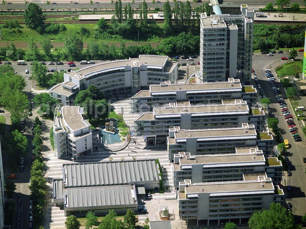 Aerial photograph Berlin - Blick auf das Büro- und Geschäftshausareal Storkower Bogen der Jost Hurler Beteiligungs- und Verwaltungsgesellschaft GmbH an der Storkower Strasse 207 in 10369 Berlin.