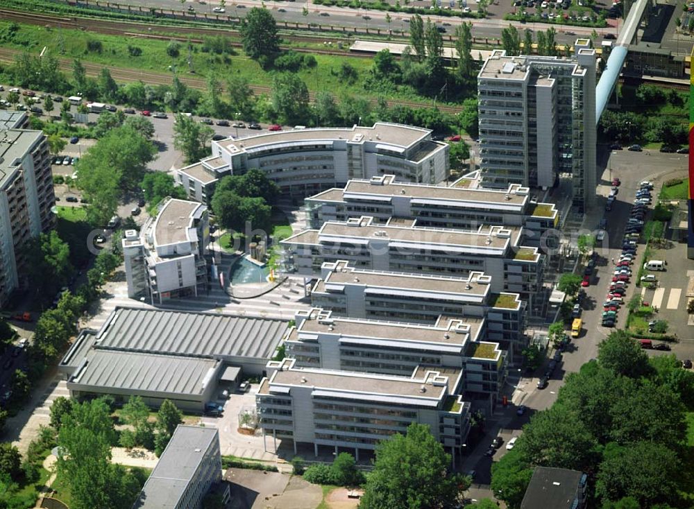 Aerial image Berlin - Blick auf das Büro- und Geschäftshausareal Storkower Bogen der Jost Hurler Beteiligungs- und Verwaltungsgesellschaft GmbH an der Storkower Strasse 207 in 10369 Berlin.