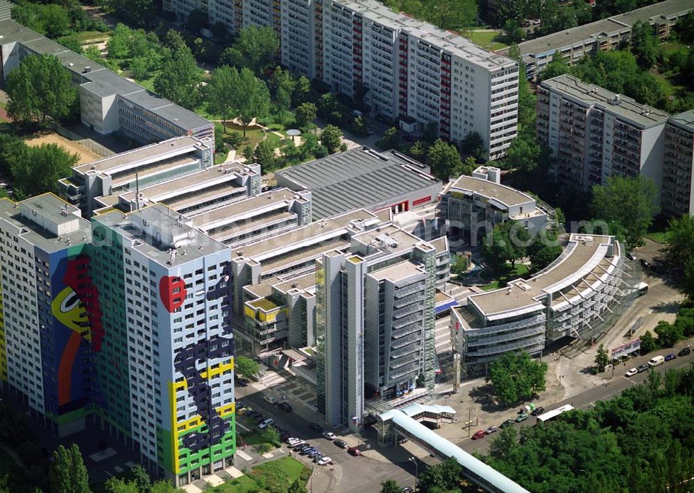 Berlin from the bird's eye view: Blick auf das Büro- und Geschäftshausareal Storkower Bogen der Jost Hurler Beteiligungs- und Verwaltungsgesellschaft GmbH an der Storkower Strasse 207 in 10369 Berlin.