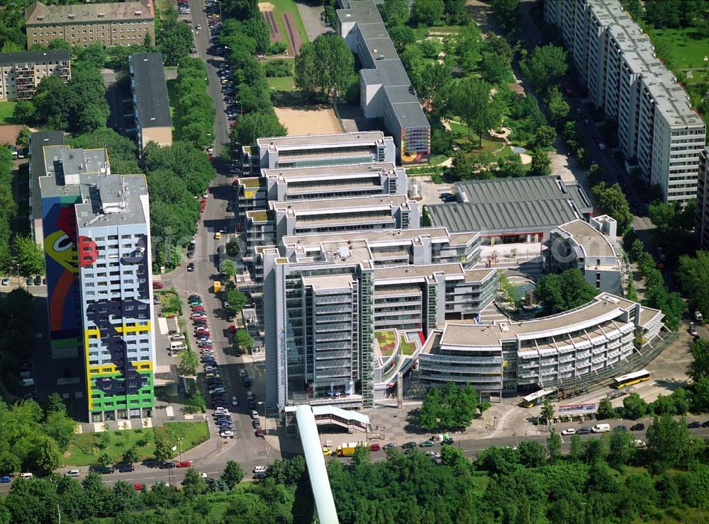 Berlin from the bird's eye view: Blick auf das Büro- und Geschäftshausareal Storkower Bogen der Jost Hurler Beteiligungs- und Verwaltungsgesellschaft GmbH an der Storkower Strasse 207 in 10369 Berlin.