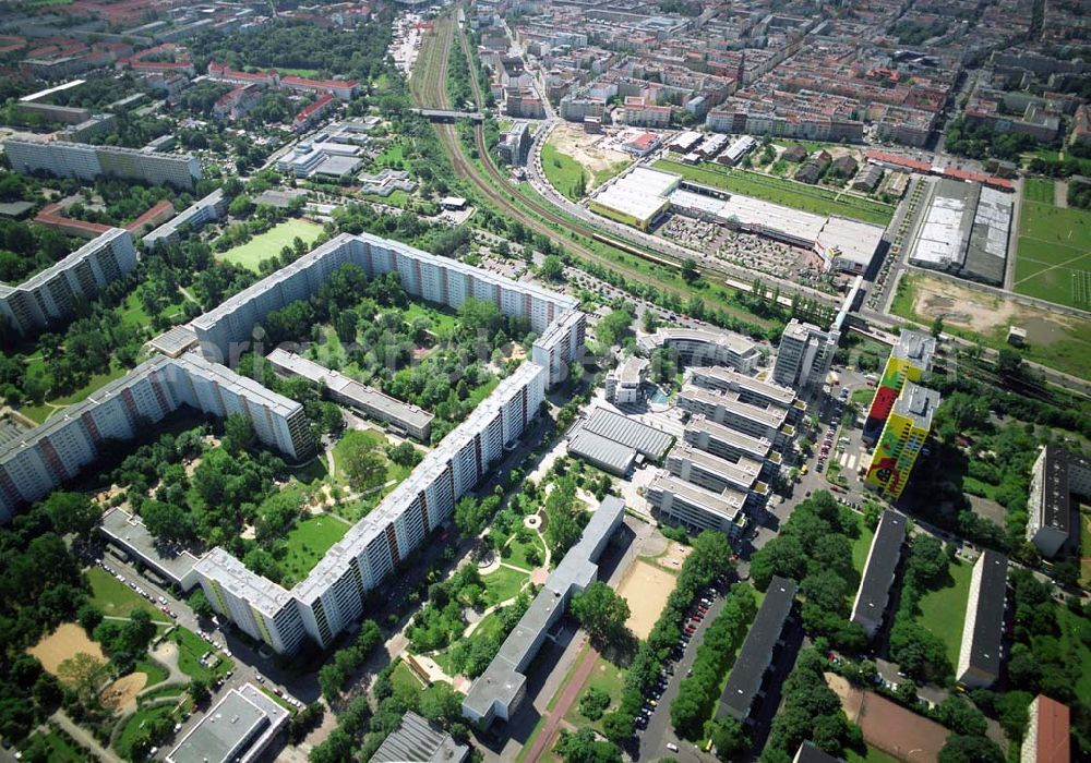 Aerial photograph Berlin - Blick auf das Büro- und Geschäftshausareal Storkower Bogen der Jost Hurler Beteiligungs- und Verwaltungsgesellschaft GmbH an der Storkower Strasse 207 in 10369 Berlin.