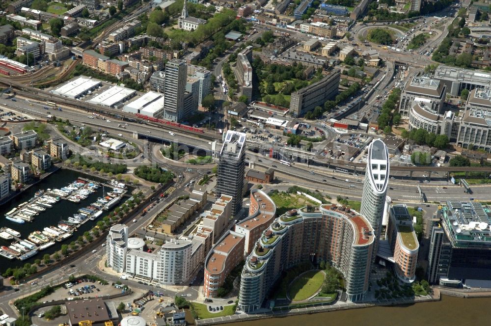 Blackwall and Cubitt Town Ward from above - View of the office and retail building complex Ontario Tower on thebank of the Thames in London. Opened in 2007, the 104-meter-high building was designed by the architectural firm of Skidmore, Owings and Merrill and built by the Ballymore construction company