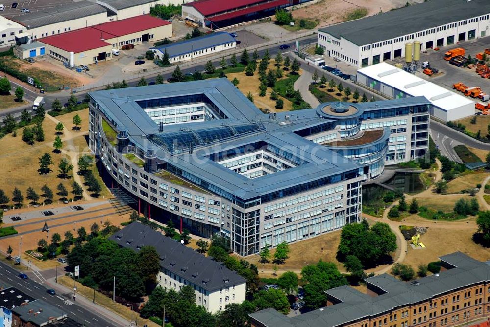 Aerial image Halle/Saale - Blick auf das Bürogebäude der Deutschen Rentenversicherung Mitteldeutschland in Halle (Deutsche Rentenversicherung, Paracelsusstraße 21, 06114 Halle, Tel.: Terminvereinbarung: 0345/213-0, Fax: 0345/213-1678, E-Mail: halle@drv-md.de)