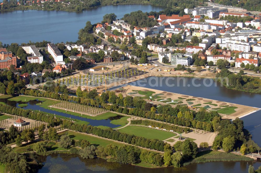 Schwerin from the bird's eye view: Blick auf das BUGA 2009 - Gelände rund um den Schweriner See. Im Mittelpunkt der Bundesgartenschau, welche 2009 zum zweiten Mal in Mecklenburg-Vorpommern stattfindet, steht die geschichtliche Entwicklung der Gartenbaukunst. Die Ausstellungsareale sammeln sich kompakt um das Schweriner Schloss bzw. die Altstadt. Die insgesamt sieben Gärten, welche alle in Wassernähe liegen, werden durch eine Vielzahl von Umlandprojekten in ganz Mecklenburg-Vorpommern ergänzt. Die BUGA 2009 findet auf einer Gesamtfläche von 550.000 qm statt und kostet 72,2 Mio. Euro. Kontakt: Bundesgartenschau Schwerin 2009 GmbH, Eckdrift 43 - 45, 19061 Schwerin, Tel. +49 (0)385 2009 0, Fax +49 (0)385 2009 111, EMail info@buga-2009.de