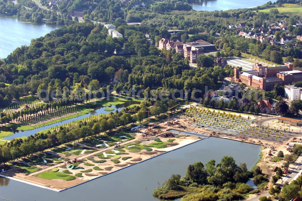 Schwerin from above - Blick auf das BUGA 2009 - Gelände rund um den Schweriner See. Im Mittelpunkt der Bundesgartenschau, welche 2009 zum zweiten Mal in Mecklenburg-Vorpommern stattfindet, steht die geschichtliche Entwicklung der Gartenbaukunst. Die Ausstellungsareale sammeln sich kompakt um das Schweriner Schloss bzw. die Altstadt. Die insgesamt sieben Gärten, welche alle in Wassernähe liegen, werden durch eine Vielzahl von Umlandprojekten in ganz Mecklenburg-Vorpommern ergänzt. Die BUGA 2009 findet auf einer Gesamtfläche von 550.000 qm statt und kostet 72,2 Mio. Euro. Kontakt: Bundesgartenschau Schwerin 2009 GmbH, Eckdrift 43 - 45, 19061 Schwerin, Tel. +49 (0)385 2009 0, Fax +49 (0)385 2009 111, EMail info@buga-2009.de