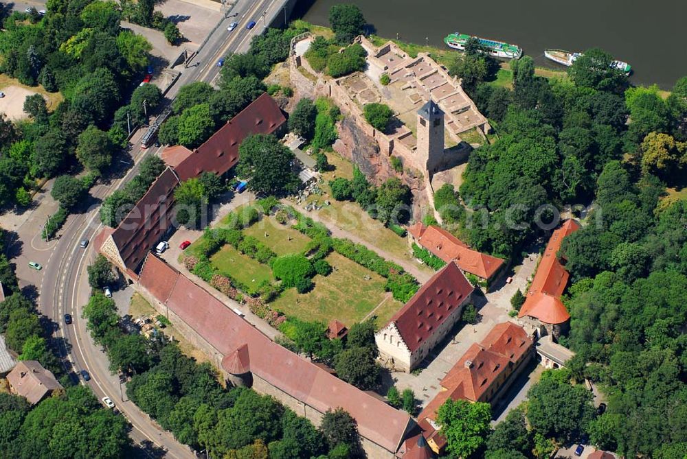 Aerial image Halle/Saale - Blick auf die Burg Giebichenstein in Halle: Oberburg (Ruine): Burg Giebichenstein, Seebener Strasse 1, 06114 Halle/Saale, Infotelefon: 0345-5233857 - Unterburg (Kunsthochschule): Burg Giebichenstein, Hochschule für Kunst und Design Halle, Postfach 200252, D-06003 Halle (Saale), Homepage: