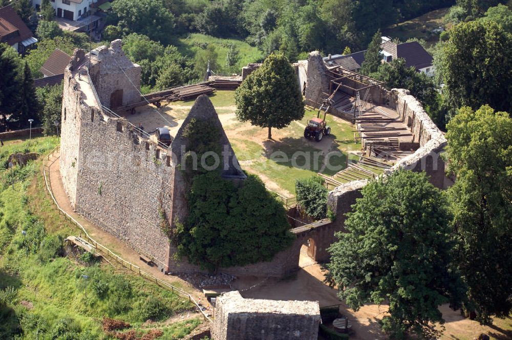 Aerial image Lindenfels - Blick auf die Burg Lindenfels. Sie ist eine heute nur noch als Burgruine erhaltene, mittelalterliche Burganlage. Sie ist die am frühesten erwähnte Burg im inneren Odenwald und war über Jahrhunderte hinweg als Adelsburg von Bedeutung. Kontakt: Stadtverwaltung, Burgstraße 39, 64678 Lindenfels, Tel. (0)6255 306 0, Fax (0)6255 306 88, eMail rathaus@lindenfels.de