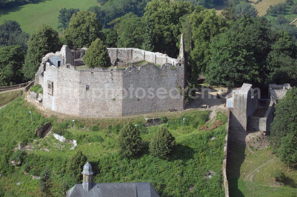 Aerial photograph Lindenfels - Blick auf die Burg Lindenfels. Sie ist eine heute nur noch als Burgruine erhaltene, mittelalterliche Burganlage. Sie ist die am frühesten erwähnte Burg im inneren Odenwald und war über Jahrhunderte hinweg als Adelsburg von Bedeutung. Kontakt: Stadtverwaltung, Burgstraße 39, 64678 Lindenfels, Tel. (0)6255 306 0, Fax (0)6255 306 88, eMail rathaus@lindenfels.de