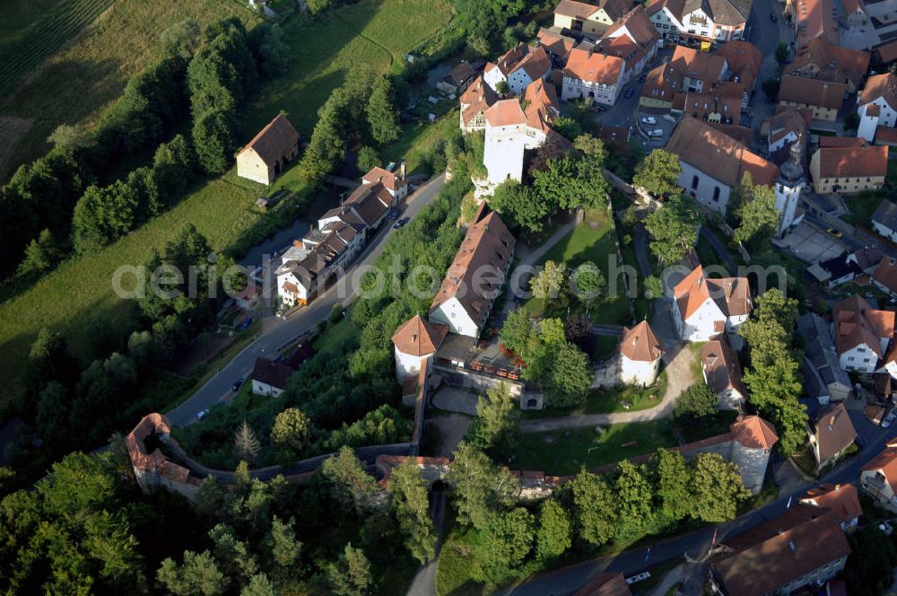 Neuhaus an der Prignitz from above - Blick auf Burg Veldenstein, eine gut erhaltene mittelalterliche Wehranlage, welche heute als Hotel-Restaurant genutz wird. Kontakt: Hotel Burg Veldenstein, 91284 Neuhaus / Pegnitz, Tel. 09156 633 634, Fax 09156 1749, E-Mail hotel.burg.veldenstein@onlinehome.de,