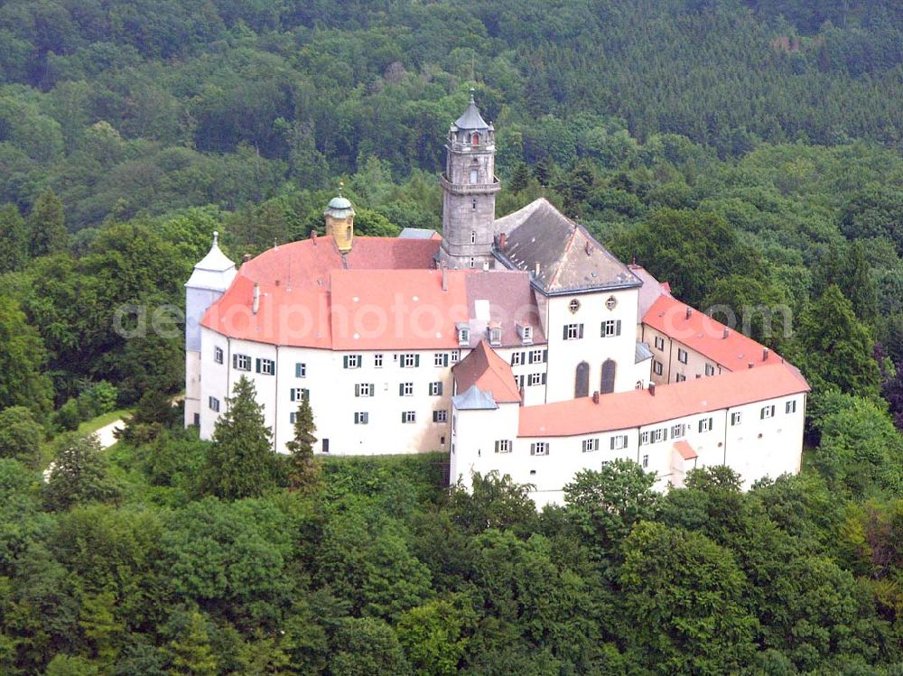 Bopfingen-Baldern / Banden-Württemberg from above - Blick auf die Burganlage Baldern. Das Barockschloss verwahrt eine Waffensammlung. Erstmals 1150 erwähnt, befindet sich die Burg seit 1280 im Besitz der Grafen zu Oettingen. Im 18. Jh. Umbau zum prachtvollen Barockschloss und Übergang an das Fürstliche Haus Oettingen-Wallerstein. Anschrift: Schloss Baldern, 73441 Bopfingen/Baldern Tel.: 0 73 62/96 88-0, Fax: 0 73 62/96 88 60