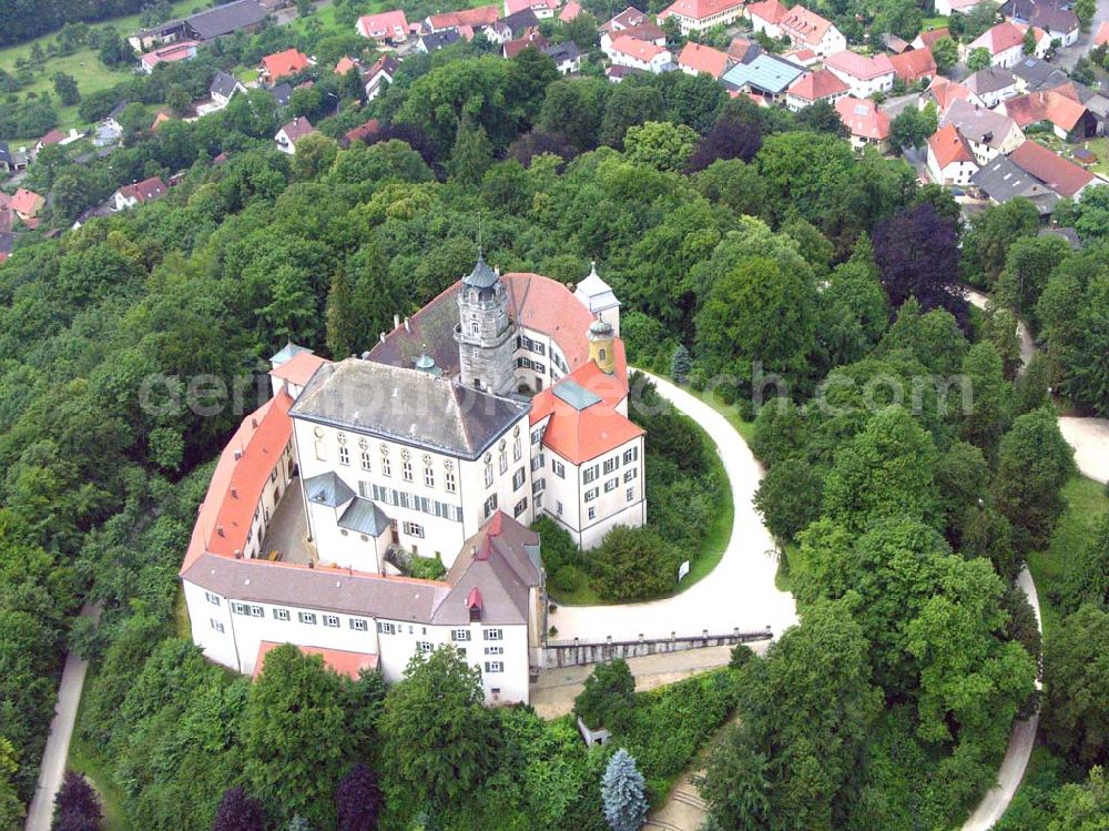 Aerial photograph Bopfingen-Baldern / Banden-Württemberg - Blick auf die Burganlage Baldern. Das Barockschloss verwahrt eine Waffensammlung. Erstmals 1150 erwähnt, befindet sich die Burg seit 1280 im Besitz der Grafen zu Oettingen. Im 18. Jh. Umbau zum prachtvollen Barockschloss und Übergang an das Fürstliche Haus Oettingen-Wallerstein. Anschrift: Schloss Baldern, 73441 Bopfingen/Baldern Tel.: 0 73 62/96 88-0, Fax: 0 73 62/96 88 60