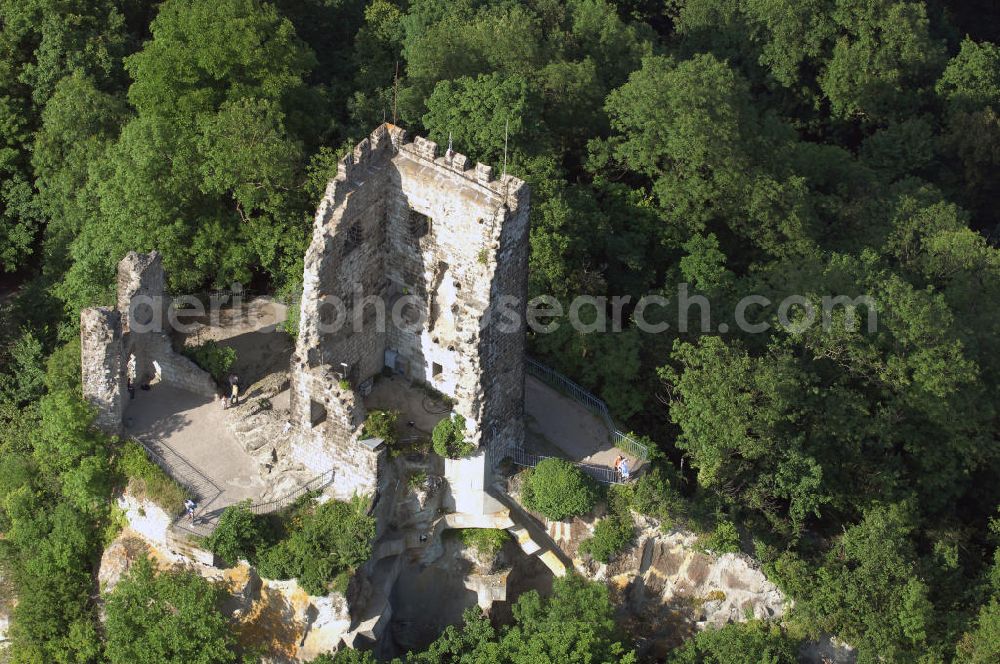 Aerial photograph Königswinter - Blick auf die Burgruine vom Drachenfels im Siebengebirge. Die Burg wurde im 12. Jahrhunder gebaut und befindet sich auf dem Berg Drachenfels. Die Burg nahm immer mehr Schäden, sodass sie schließlich gestützt werden musste. Im Sommer 2008 sollen Restaurierungsarbeiten an der Ruine beginnen wobei Fugen und Mauerwerk an Teilen der Umfassungsmauer sowie am gesamten Bergfried saniert werden.