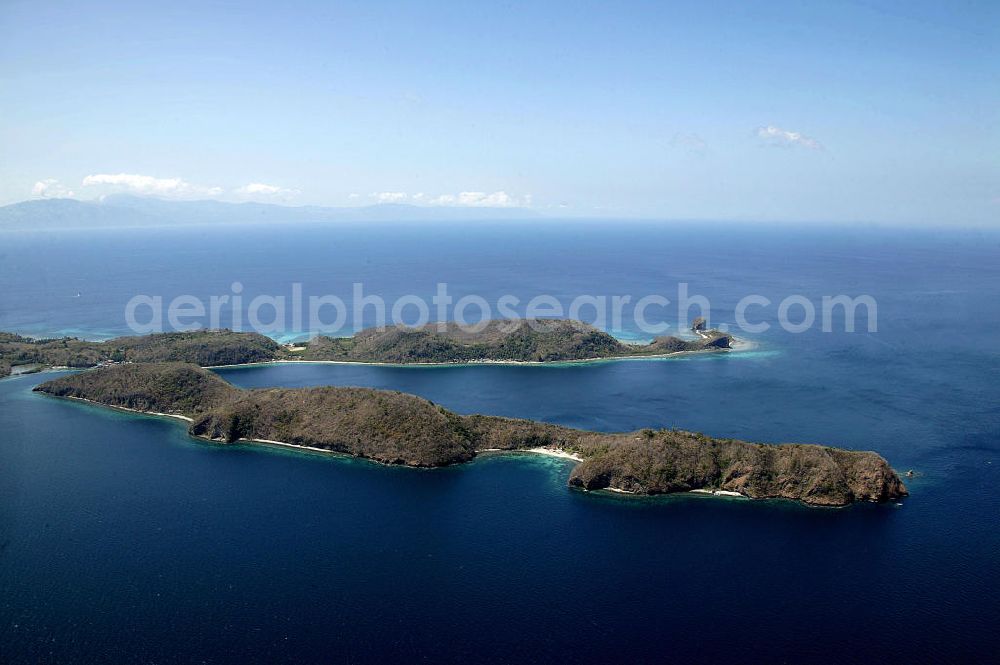 Caban Island from above - Blick auf die Caban Insel. Caban Isalnd liegt in Süd-Luzon und ist mit seiner Caban-Bucht ein Ausflugsziel für Taucher. View on Caban Island. Located in South-Luzon Caban Island is a destination for divers due to its Caban Bay.