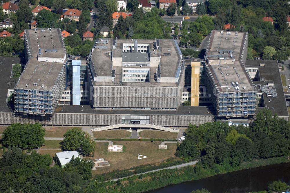 Aerial photograph Berlin - Blick auf den Campus Benjamin Franklin (CBF) der Charité und der Freien Universität Berlin. Der Komplex entstand zwischen 1959 und 1969. 2003 fusionierte das damalige Universitätsklinikum Benjamin Franklin mit der Charité (Adresse: Hindenburgdamm 30, 12203 Berlin, Tel. +49 (0)30 8445 0).