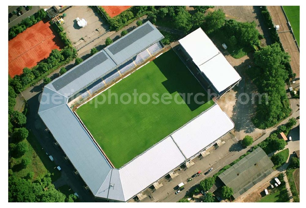 Mannheim / Baden Württemberg from above - 11.07.2005 Mannheim (Baden-Württemberg) Blick auf das Carl-Benz-Stadion Mannheim. Kapazität: 27.000 Zuschauer, davon Sitzplätze: 15.000 Anschrift: SV Waldhof Mannheim Geschäftsstelle Alsenweg 68305 Mannheim Telefon: 06 21 / 7 64 15 11, Telefax: 06 21 / 7 64 15 20