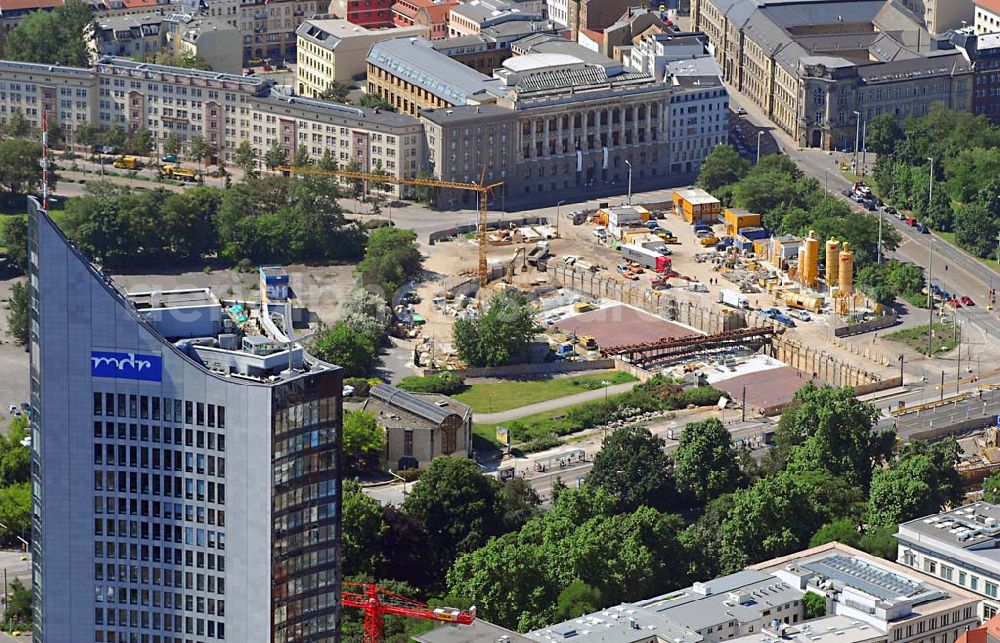 Leipzig from above - Blick auf die City-Tunnel-Baustelle vor der Leipziger Stadtbibliothek (Leipziger Stadtbibliothek, Zentralbibliothek, Wilhelm-Leuschner-Platz 10 / 11, 04107 Leipzig, Service: 0341 123-5343), im Vordergrund der Leipziger Uniriese (MDR-City-Hochhaus, Kontakt: MDR, Kantstr. 71 - 73, D-04275 Leipzig, Telefon: 0341-3000, E-Mail: neue-medien@mdr.de)