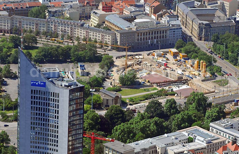 Leipzig from the bird's eye view: Blick auf die City-Tunnel-Baustelle vor der Leipziger Stadtbibliothek (Leipziger Stadtbibliothek, Zentralbibliothek, Wilhelm-Leuschner-Platz 10 / 11, 04107 Leipzig, Service: 0341 123-5343), im Vordergrund der Leipziger Uniriese (MDR-City-Hochhaus, Kontakt: MDR, Kantstr. 71 - 73, D-04275 Leipzig, Telefon: 0341-3000, E-Mail: neue-medien@mdr.de)