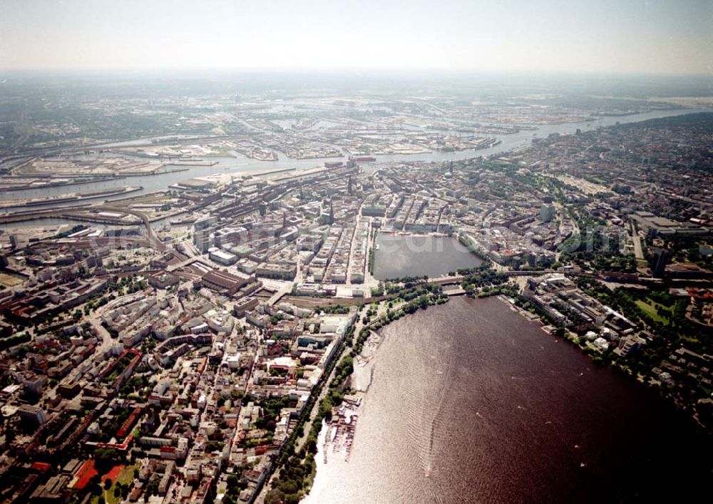 Aerial image Hamburg - Blick auf den Citybereich an der Außen- und Binnenalster in Hamburg.