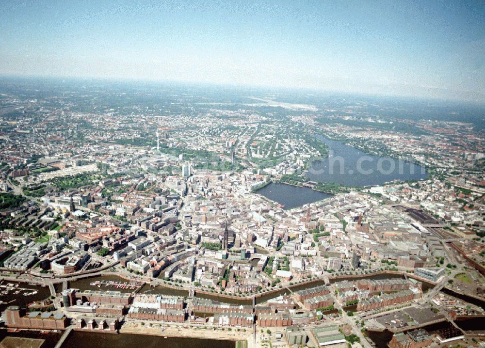 Hamburg from above - Blick auf den Citybereich am Hamburger Hafen.