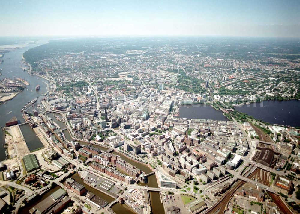 Hamburg from the bird's eye view: Blick auf den Citybereich am Hamburger Hafen.