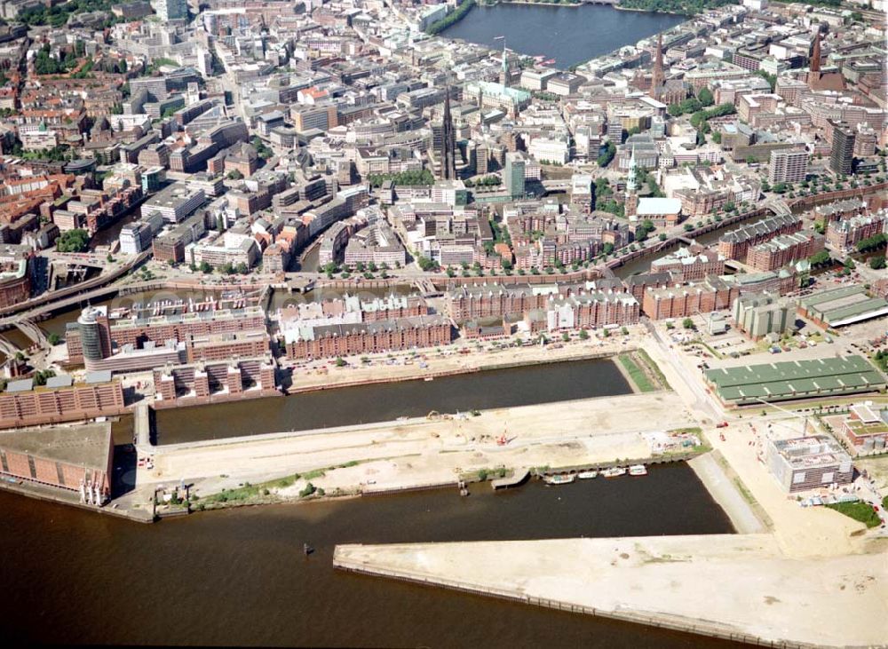 Hamburg from the bird's eye view: Blick auf den Citybereich am Hamburger Hafen / Zollkanal.