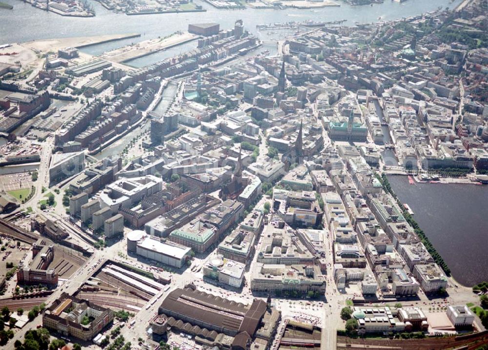 Hamburg from above - Blick auf den Citybereich am Hamburger Hauptbahnhof / Binnenalster