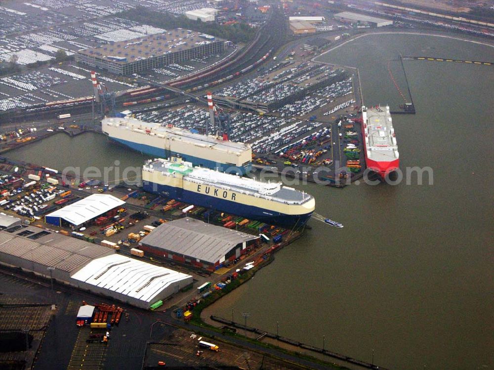 Aerial image Bremerhaven - 20.10.2005 Bremerhaven; Dank seiner geographisch günstigen Lage an der Wesermündung hat sich Bremerhaven als Teil des Bundeslandes Bremen zu einem der bedeutendsten europäischen Containerhäfen und Europas größtem Autoumschlagsplatz entwickelt. Die Logistik an den verschiedenen Hafen-Terminals wird hier von der BLG Logistics Group, die der inzwischen 125 jährigen Bremer Lagerhaus Gesellschaft mit Sitz in Bremen ange-hört, und deren Gemeinschaftsunternehmen Eurogate geleistet.