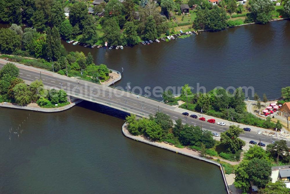 Aerial image Berlin-Köpenick - Köpenick,11.07.2006,Lufbildansicht der Dammbrücke in Berlin-Köpenick,Tourismusinformation: Köpenick,Köpenick 31-33 (Am Schlossplatz),12555 Berlin,Tel.: 030 655755-0-1,Fax: 030-6514598,eMail: touristinfo@tkt-berli.de,Achim Walder: