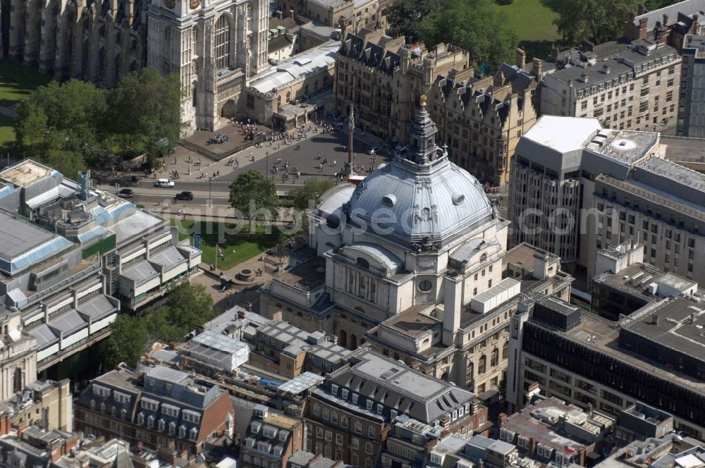 Aerial photograph London - View on the monument and tourist attraction Westminster Central Hall in London, which was built in 1912 to honor the preacher John Wesley. The multi-purpose building exists of a church, a centre for exhibitions, an art gallery und an office building and is placed across from the church Westminster Abbey