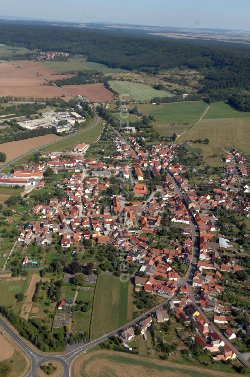 Aerial image Deuna - Blick auf Deuna. Deuna ist eine Gemeinde im Landkreis Eichsfeld. Sie befindet sich im Bundesland Thüringen und gehört zur Verwaltungsgesellschaft Eichsfelder Kessel. 1162 wurde Deuna das erste Mal urkundlich erwähnt. Kontakt: Gemeinde Deuna, Hauptstraße 30, 37355 Deuna, Tel.: +49(0)36076 44761, Achim Walder: