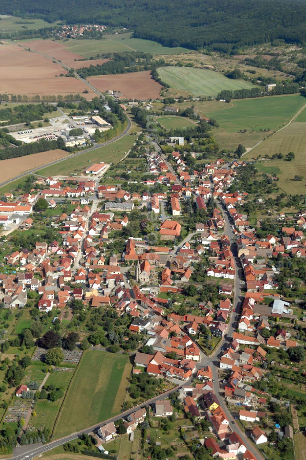 Aerial photograph Deuna - Blick auf Deuna. Deuna ist eine Gemeinde im Landkreis Eichsfeld. Sie befindet sich im Bundesland Thüringen und gehört zur Verwaltungsgesellschaft Eichsfelder Kessel. 1162 wurde Deuna das erste Mal urkundlich erwähnt. Kontakt: Gemeinde Deuna, Hauptstraße 30, 37355 Deuna, Tel.: +49(0)36076 44761, Achim Walder: