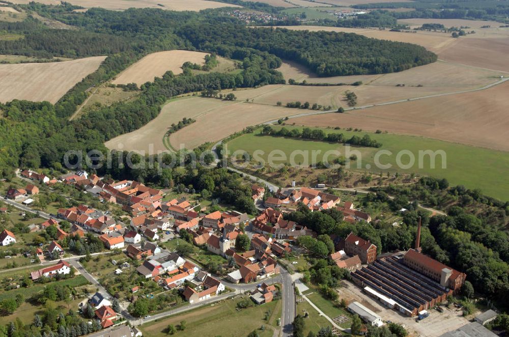 Deuna from the bird's eye view: Blick auf Deuna mit Umland. Deuna ist eine Gemeinde im Landkreis Eichsfeld. Sie befindet sich im Bundesland Thüringen und gehört zur Verwaltungsgesellschaft Eichsfelder Kessel. 1162 wurde Deuna das erste Mal urkundlich erwähnt. Kontakt: Gemeinde Deuna, Hauptstraße 30, 37355 Deuna, Tel.: +49(0)36076 44761, Achim Walder: