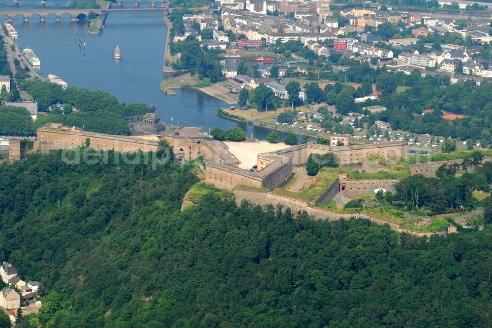 Aerial image Koblenz - Blick auf das Deutsche Eck und die Festung Ehrenbreitstein in Koblenz. Am Deutschen Eck fließt die Mosel in den Rhein. Dies hat der mittlerweile über 2000 Jahre alten Stadt Koblenz (lat.: confluentes) seinen Namen gegeben. Die Festung Ehrenbreitsten wurde im 16. Jhd. errichtet.