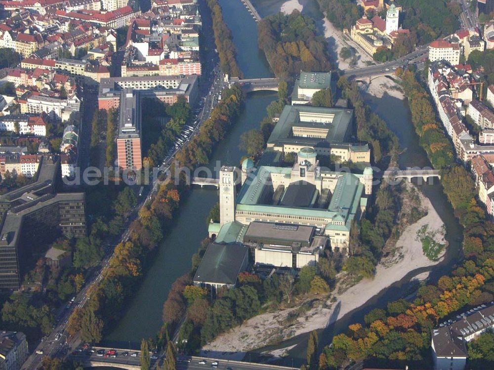 München / Bayern from the bird's eye view: 11.10.2005: Zu den Hauptattraktionen in München gehört das Deutsche Museum. Deutsches Museum, 1, D-80538 München Telefon 089 / 2179310