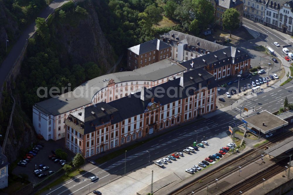 Aerial image KOBLENZ - Blick auf das Dikasterialgebäude (links) dahinter der Krummstall und den Marstall (rechts) in Koblenz-Ehrenbreitstein. Das Dikasterialgebäude wurde 1739–1749 nach Plänen von Balthasar Neumann erbaut und zeitweise als kurfürstliche Residenzgenutz. Der Marstall daneben geht auf einen Entwurf von Johann Seitz zurück.