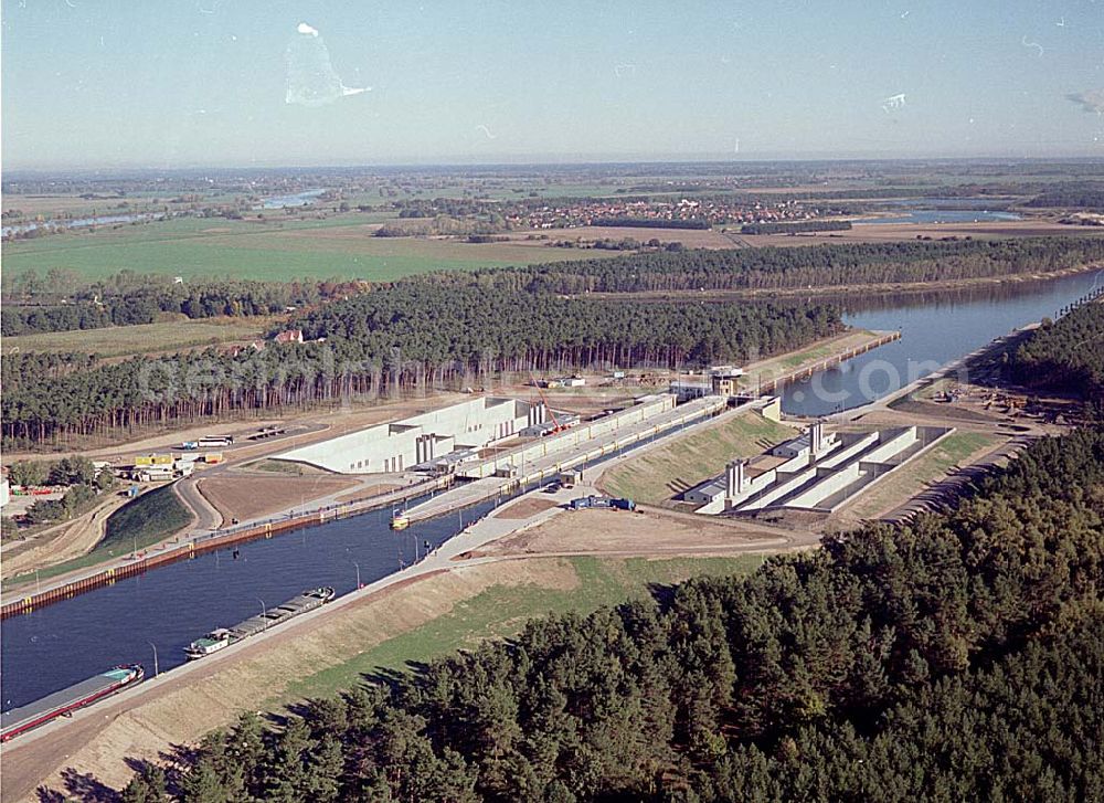 Aerial image Hohenwarthe / Sachsen Anhalt - 14.10.2003 Blick auf die Doppelschleuse Hohenwarthe