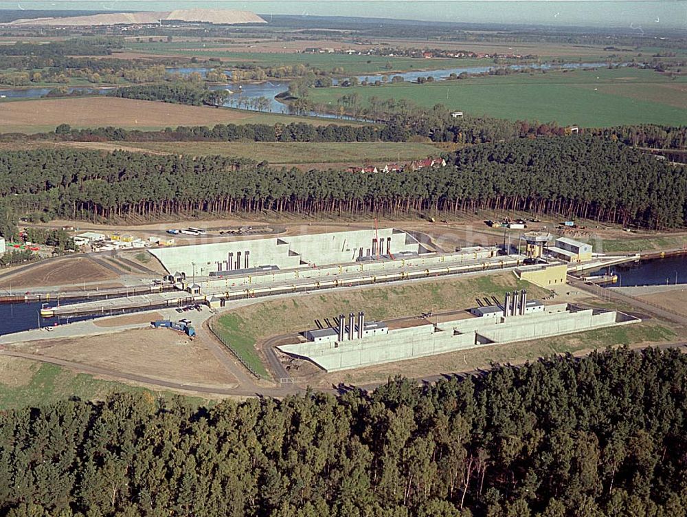 Aerial photograph Hohenwarthe / Sachsen Anhalt - 14.10.2003 Blick auf die Doppelschleuse Hohenwarthe