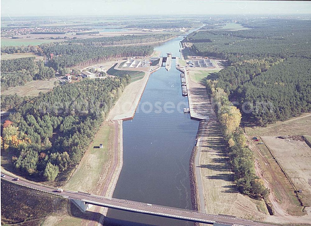 Aerial image Hohenwarthe / Sachsen Anhalt - 14.10.2003 Blick auf die Doppelschleuse Hohenwarthe