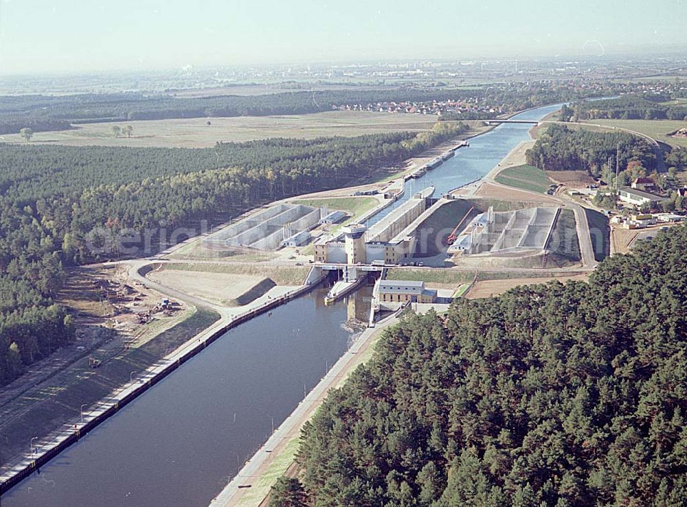 Aerial image Hohenwarthe / Sachsen Anhalt - 14.10.2003 Blick auf die Doppelschleuse Hohenwarthe