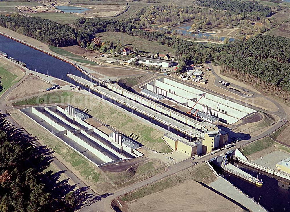 Aerial image Hohenwarthe / Sachsen Anhalt - 14.10.2003 Blick auf die Doppelschleuse Hohenwarthe