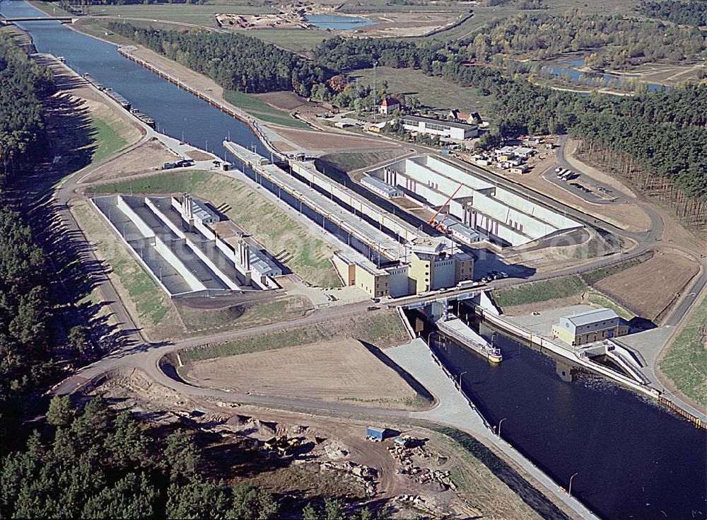 Aerial photograph Hohenwarthe / Sachsen Anhalt - 14.10.2003 Blick auf die Doppelschleuse Hohenwarthe