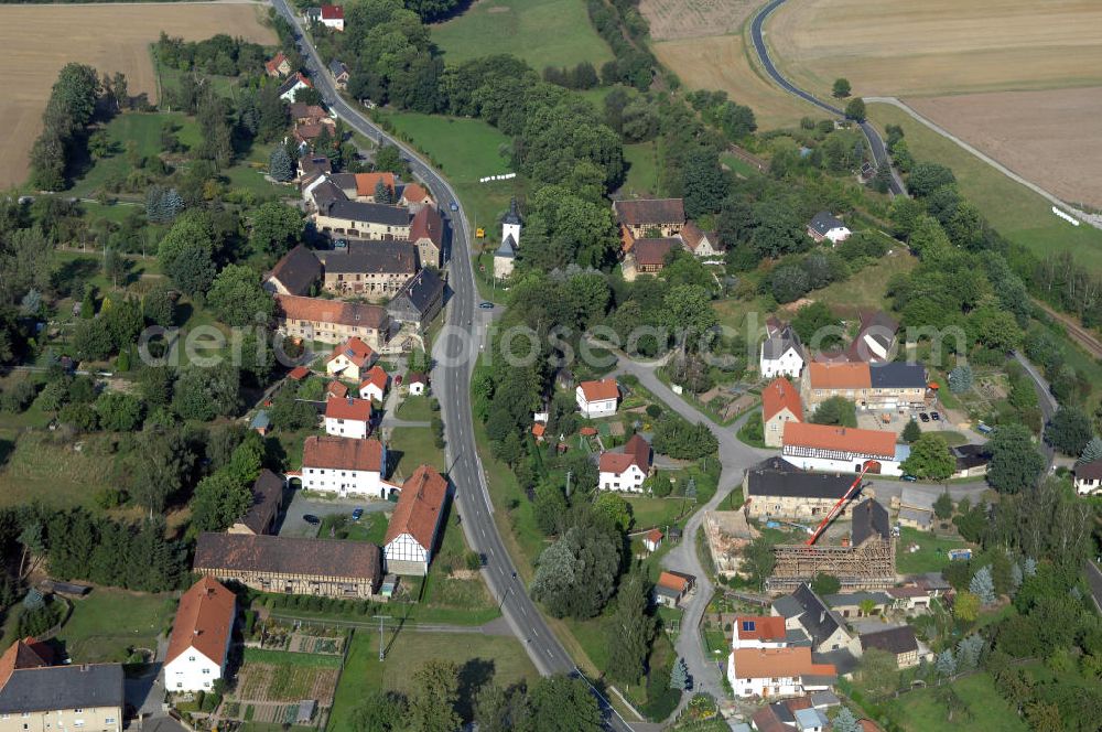 Aerial photograph Baldenhain - Blick auf das Dorf Baldenhain der Gemeinde Großenstein im Landkreis Greiz in Thüringen. Die Gemeinde Großenstein hatte im Jahr 1381 Einwohner. Baldenhain ist einer von vier Teilen der Gemeinde Großenstein.