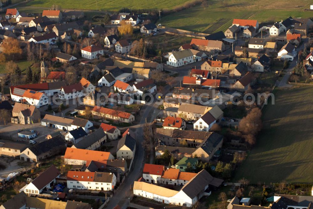 Mockrehna from above - Blick auf das Dorf Schöna der Gemeinde Mockrehna. Schöna liegt im Freistaat Sachsen zwischen Eilenburg und Torgau. 1201 wurde das Dorf erstmalig erwähnt. Damals hieß der Ort “Sconowe”. (Gemeindeverwaltung Schöna, Salzstr. 19, 04862 Mockrehna, Tel.: 034244/51225)