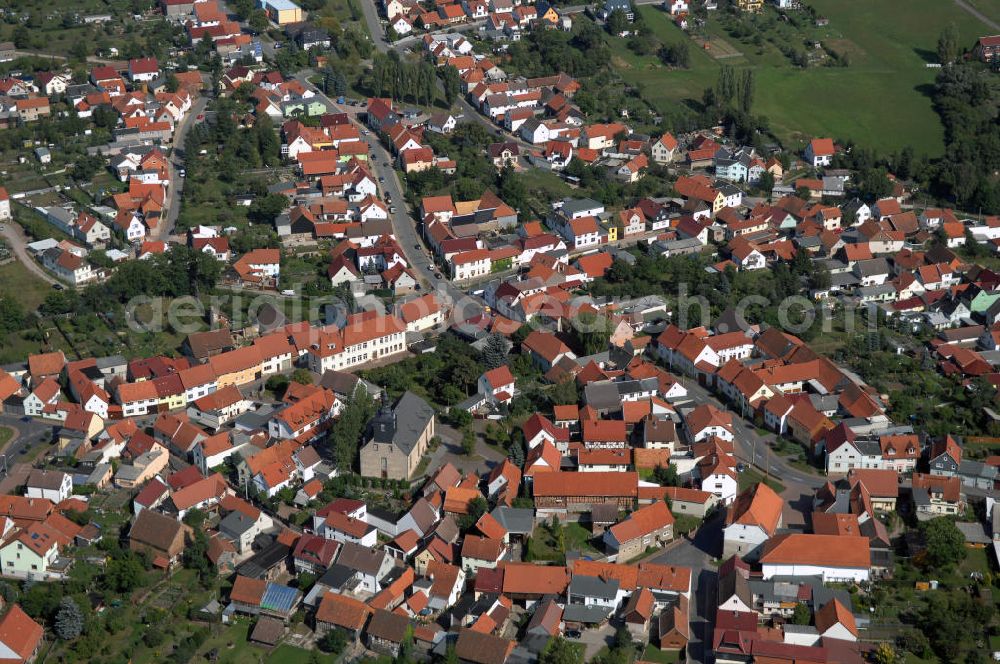 Wölfis from above - Blick auf das Dorf Wölfis. Es gehört zur Gemeinde Ohrdruf im Landkreis Gotha in Thüringen. Ursprünglich war das Dorf reines Agrargebiet, viel Industrie gibt es auch heute nicht. Wölfis ist vor allem wegen seiner Blasmusik bekannt und hat daher den Namen singendes klingendes Dorf.